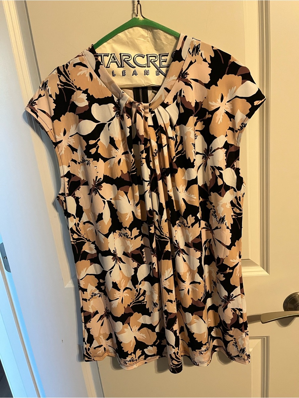 Liz Claiborne floral sleeveless top